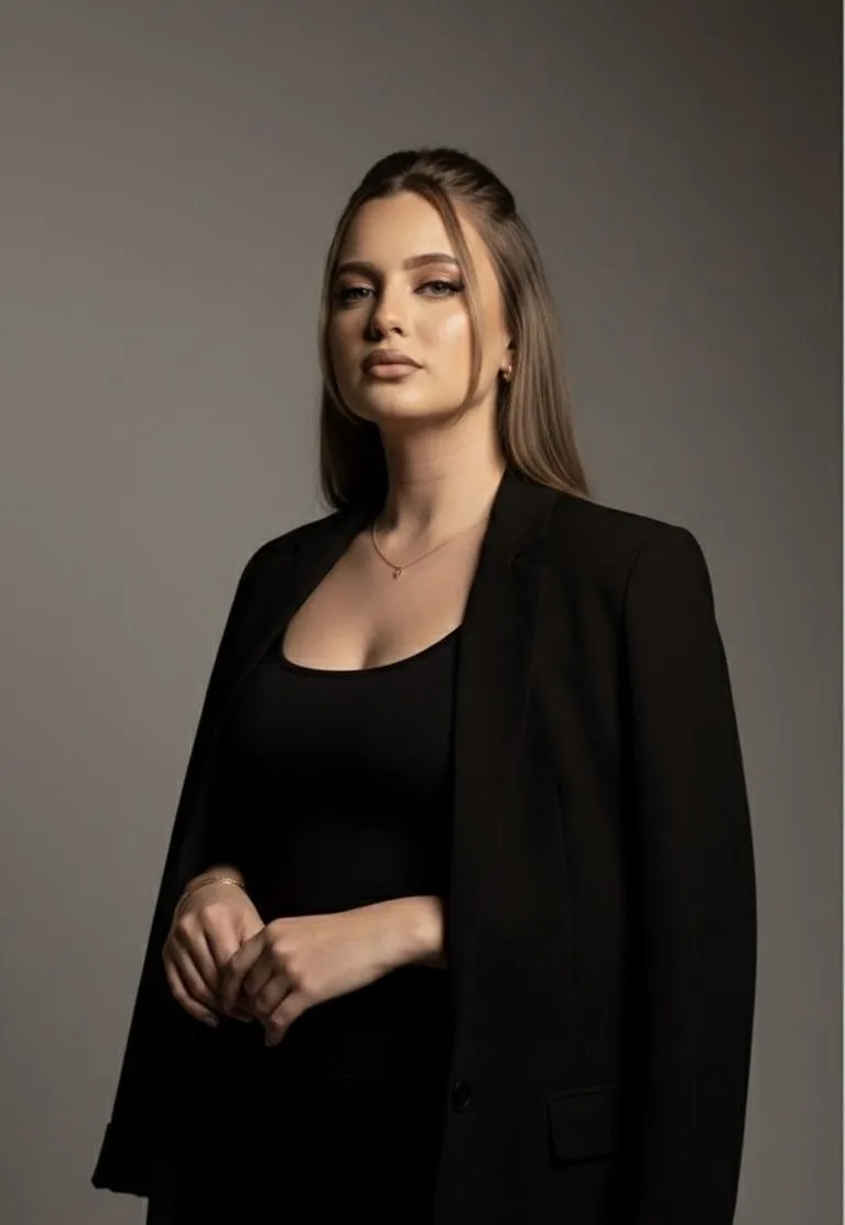 Dra. Carina Vitoria Paradas Dias